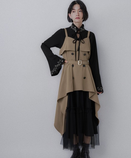 HARE(ハレ)の「トレンチライクフリルキャミワンピース(HARE)(ワンピース・レディース・ベージュ/ブラック・FREE)」の1枚目の写真