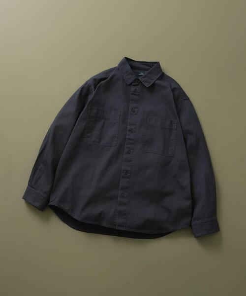 ITEMS URBANRESEARCH(アイテムズ アーバンリサーチ)の「バイオウォッシュコットンレギュラーカラーシャツ(シャツ/ブラウス・メンズ・ネイビー/ブラック・LARGE/MEDIUM)」の2枚目の写真