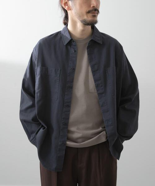 ITEMS URBANRESEARCH(アイテムズ アーバンリサーチ)の「バイオウォッシュコットンレギュラーカラーシャツ(シャツ/ブラウス・メンズ・ネイビー/ブラック・LARGE/MEDIUM)」の4枚目の写真