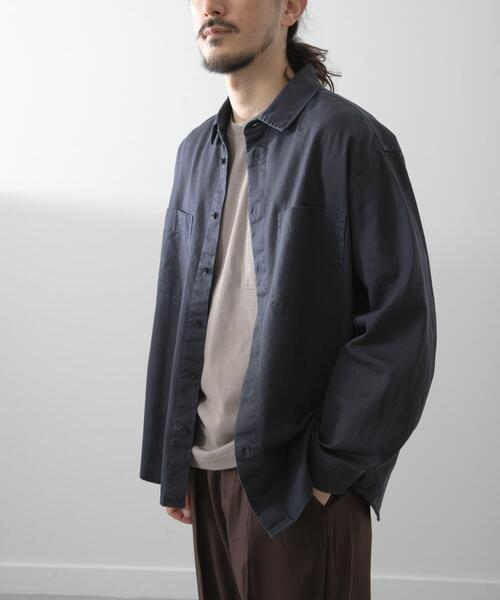 ITEMS URBANRESEARCH(アイテムズ アーバンリサーチ)の「バイオウォッシュコットンレギュラーカラーシャツ(シャツ/ブラウス・メンズ・ネイビー/ブラック・LARGE/MEDIUM)」の5枚目の写真
