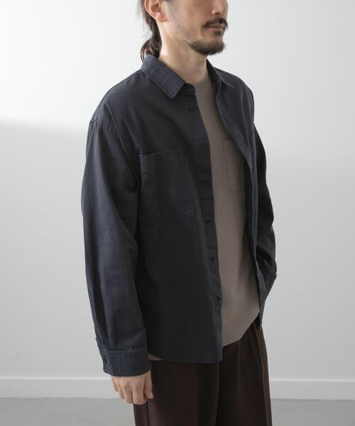 ITEMS URBANRESEARCH(アイテムズ アーバンリサーチ)の「バイオウォッシュコットンレギュラーカラーシャツ(シャツ/ブラウス・メンズ・ネイビー/ブラック・LARGE/MEDIUM)」の6枚目の写真