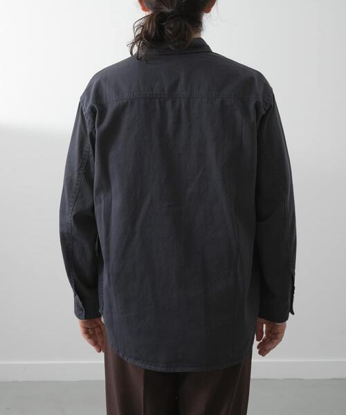 ITEMS URBANRESEARCH(アイテムズ アーバンリサーチ)の「バイオウォッシュコットンレギュラーカラーシャツ(シャツ/ブラウス・メンズ・ネイビー/ブラック・LARGE/MEDIUM)」の13枚目の写真