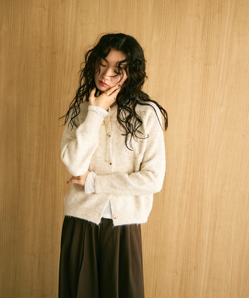 Lutim by u(ルチバイユー)の「Floral embroidery crew knit cardigan / フローラル刺繍クルーニットカーディガン(カーディガン/ボレロ・レディース・グレー/アイボリー・FREE)」の12枚目の写真