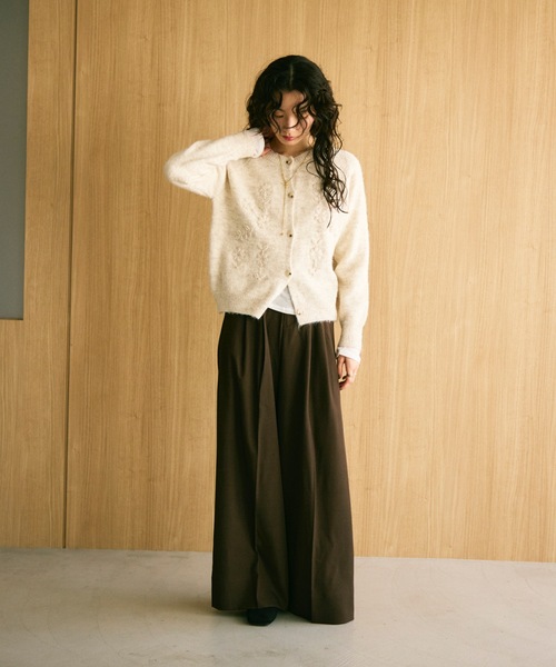 Lutim by u(ルチバイユー)の「Floral embroidery crew knit cardigan / フローラル刺繍クルーニットカーディガン(カーディガン/ボレロ・レディース・グレー/アイボリー・FREE)」の17枚目の写真