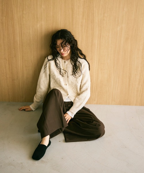 Lutim by u(ルチバイユー)の「Floral embroidery crew knit cardigan / フローラル刺繍クルーニットカーディガン(カーディガン/ボレロ・レディース・グレー/アイボリー・FREE)」の16枚目の写真