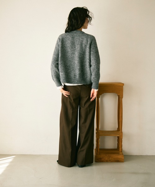 Lutim by u(ルチバイユー)の「Floral embroidery crew knit cardigan / フローラル刺繍クルーニットカーディガン(カーディガン/ボレロ・レディース・グレー/アイボリー・FREE)」の4枚目の写真