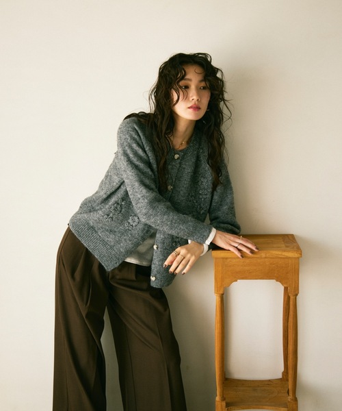 Lutim by u(ルチバイユー)の「Floral embroidery crew knit cardigan / フローラル刺繍クルーニットカーディガン(カーディガン/ボレロ・レディース・グレー/アイボリー・FREE)」の9枚目の写真