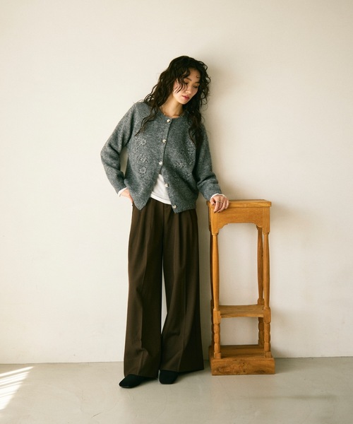 Lutim by u(ルチバイユー)の「Floral embroidery crew knit cardigan / フローラル刺繍クルーニットカーディガン(カーディガン/ボレロ・レディース・グレー/アイボリー・FREE)」の10枚目の写真