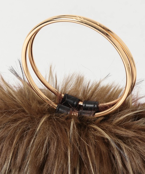 mysty woman（ミスティウーマン）の「ループファーBAG 607555（ショルダーバッグ・レディース・ブラウン・FREE）」の2枚目の写真