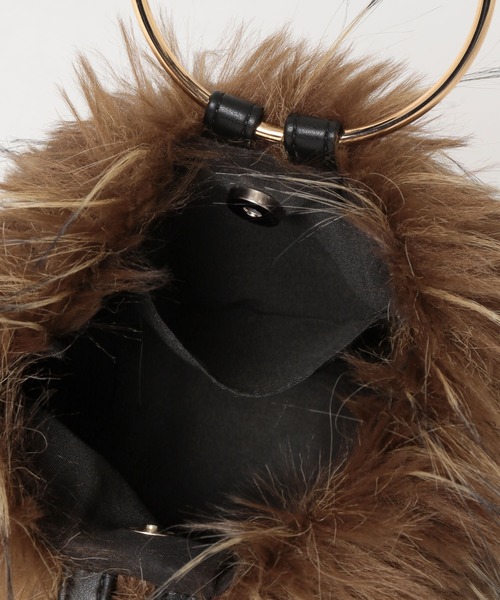 mysty woman（ミスティウーマン）の「ループファーBAG 607555（ショルダーバッグ・レディース・ブラウン・FREE）」の8枚目の写真