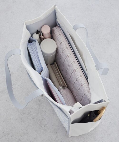 Maison de FLEUR（メゾンドフルール）の「リボンプリントスクエアトートバッグ（トートバッグ・レディース・ブラック/ピンク/ライトブルー・FREE）」の16枚目の写真