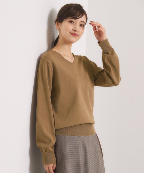 ITS'DEMO（イッツデモ）の「【縮みに強い／洗濯機OK】Vネックニットプルオーバー（ニット/セーター・レディース・ブルー/オフホワイト/ピンク系その他/ブラウン系/ブラック・00）」の4枚目の写真