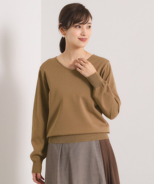 ITS'DEMO（イッツデモ）の「【縮みに強い／洗濯機OK】Vネックニットプルオーバー（ニット/セーター・レディース・ブルー/オフホワイト/ピンク系その他/ブラウン系/ブラック・00）」の22枚目の写真