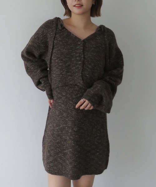 archives(アルシーヴ)の「肩リボンニットチュニックアンサンブル(ワンピース・レディース・アイボリー/ブラウン/グレー・MEDIUM)」の15枚目の写真