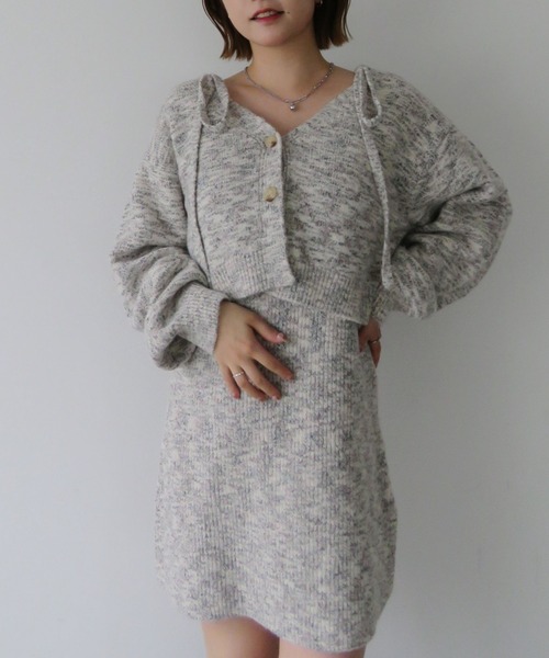 archives(アルシーヴ)の「肩リボンニットチュニックアンサンブル(ワンピース・レディース・アイボリー/ブラウン/グレー・MEDIUM)」の5枚目の写真