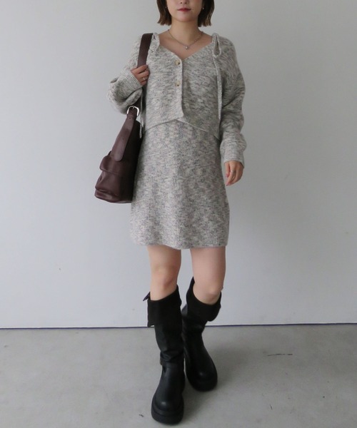 archives(アルシーヴ)の「肩リボンニットチュニックアンサンブル(ワンピース・レディース・アイボリー/ブラウン/グレー・MEDIUM)」の9枚目の写真