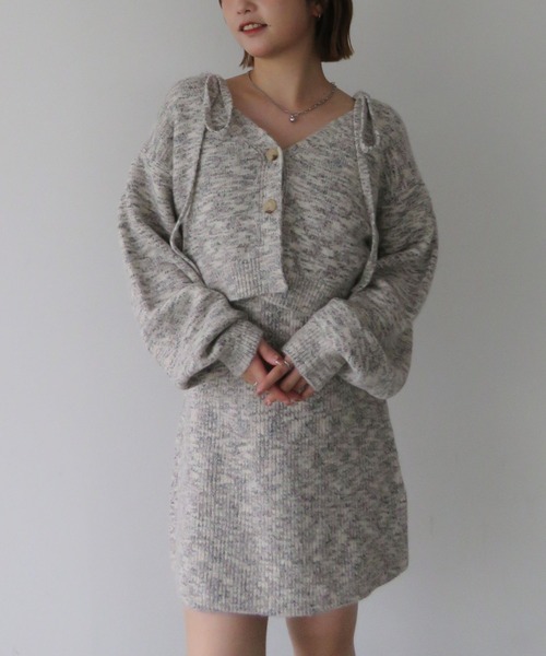 archives(アルシーヴ)の「肩リボンニットチュニックアンサンブル(ワンピース・レディース・アイボリー/ブラウン/グレー・MEDIUM)」の6枚目の写真