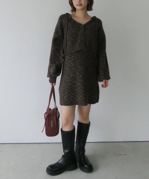 archives(アルシーヴ)の「肩リボンニットチュニックアンサンブル(ワンピース・レディース・アイボリー/ブラウン/グレー・MEDIUM)」の20枚目の写真