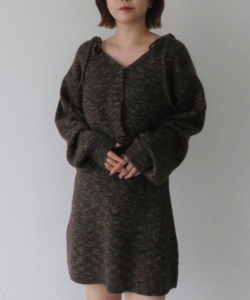 archives(アルシーヴ)の「肩リボンニットチュニックアンサンブル(ワンピース・レディース・アイボリー/ブラウン/グレー・MEDIUM)」の14枚目の写真