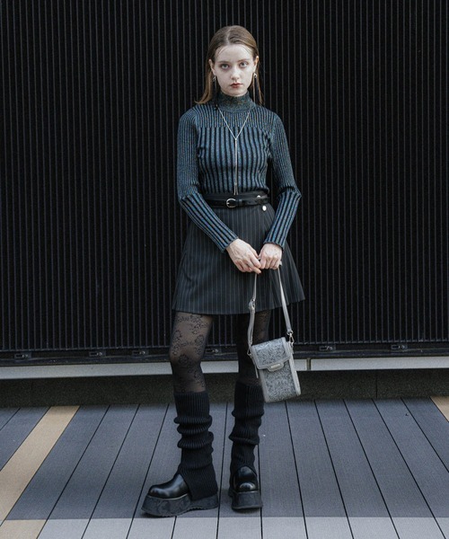 HARE（ハレ）の「Flowerエンボスミニショルダーバッグ(HARE)（ショルダーバッグ・レディース・グレー/ブラック・FREE）」の3枚目の写真