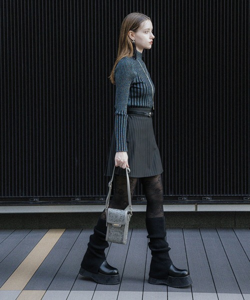 HARE（ハレ）の「Flowerエンボスミニショルダーバッグ(HARE)（ショルダーバッグ・レディース・グレー/ブラック・FREE）」の4枚目の写真