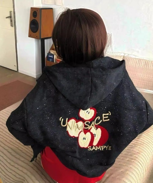 セール】【秋冬新作】アップル刺繍ジップパーカー(パーカー)|GEMEDA セール】【秋冬新作】アップル刺繍ジップパーカー(パーカー)|GEMEDA