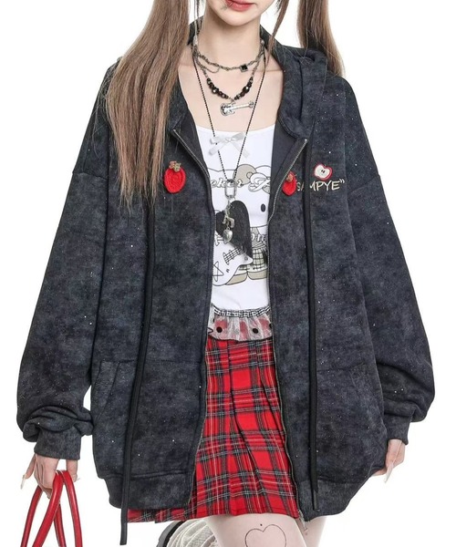 GEMEDA(ジェメダ)の「【秋冬新作】アップル刺繍ジップパーカー(パーカー・レディース・ブラック・M)」の17枚目の写真