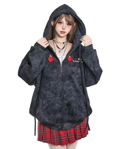 GEMEDA(ジェメダ)の「【秋冬新作】アップル刺繍ジップパーカー(パーカー・レディース・ブラック・M)」の3枚目の写真