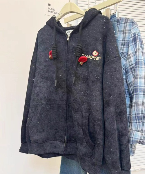 GEMEDA(ジェメダ)の「【秋冬新作】アップル刺繍ジップパーカー(パーカー・レディース・ブラック・M)」の12枚目の写真