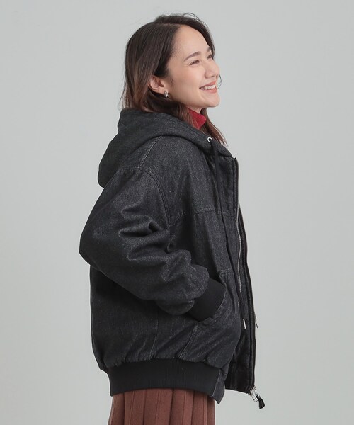 Cutie Blonde（キューティーブロンド）の「【ダブルZIP】大人カジュアルスタイルに デニム中綿フーディーブルゾン（ブルゾン・レディース・ブラック/ネイビー・00）」の4枚目の写真