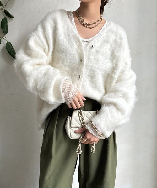 DouDou（ドゥドゥ）の「ブラッシュ加工シルバーボタンカーディガン（カーディガン/ボレロ・レディース・ミント/グレー/ピンク/オフホワイト・FREE）」の12枚目の写真