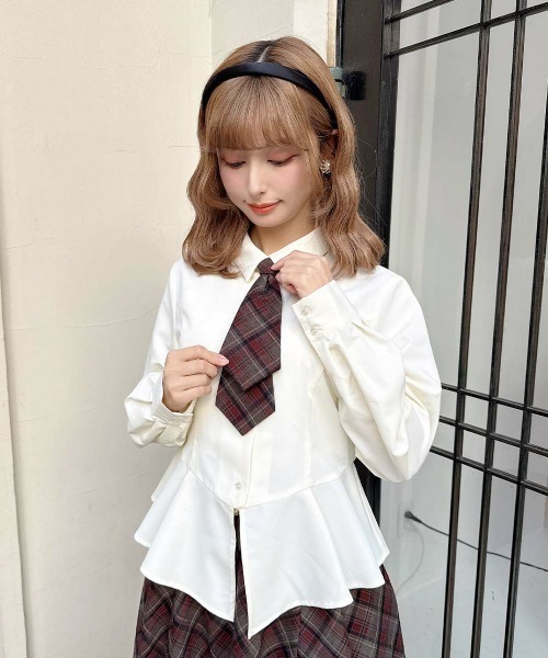 an another angelus（アンアナザーアンジェラス）の「【セットアップ対応】チェックネクタイ付きペプラムシャツ/fint フィント（シャツ/ブラウス・レディース・アイボリー/オフホワイト・FREE）」の6枚目の写真