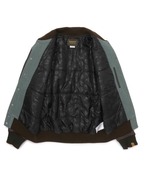Timberland（ティンバーランド）の「Timberland [TOKYO DESIGN COLLECTIVE] Varsity Jacket（ティンバーランド [トウキョウ デザイン コレクティブ] バーシティ ジャケット）（スタジャン・メンズ・グリーン系・MEDIUM/LARGE/X-LARGE/SMALL）」の4枚目の写真
