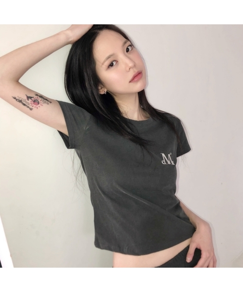 MUCENT(ムセント)の「スラップピグメントウォッシングメタルロゴセットアップ半袖Tシャツ(2カラー)(Tシャツ/カットソー・レディース・チャコール/ブルー系・FREE)」の1枚目の写真