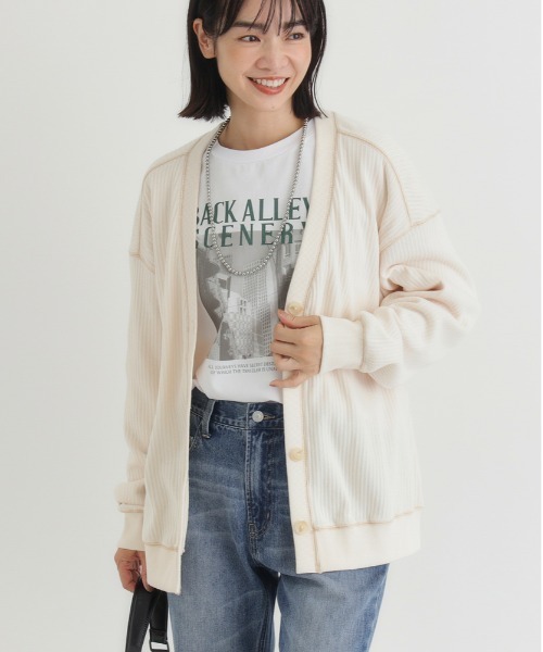 Right-on（ライトオン）の「【HONEYSUCKLE ROSE】【限定展開】カットカーディガン(体型カバー / 気軽に着られる / 洗濯〇)（カーディガン/ボレロ・レディース・ダークグレー/ブラック/キナリ・M/L）」の2枚目の写真