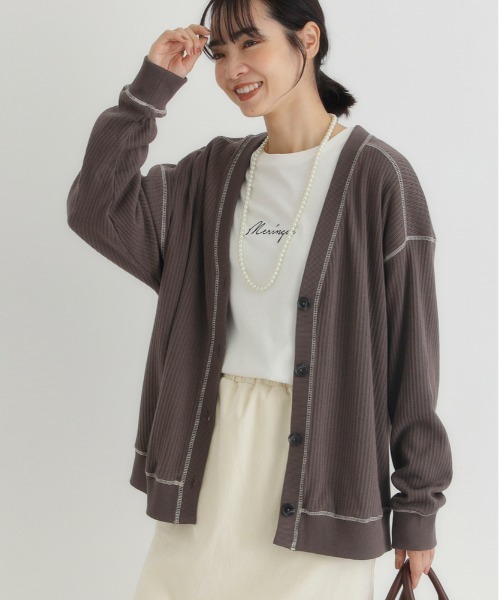 Right-on（ライトオン）の「【HONEYSUCKLE ROSE】【限定展開】カットカーディガン(体型カバー / 気軽に着られる / 洗濯〇)（カーディガン/ボレロ・レディース・ダークグレー/ブラック/キナリ・M/L）」の5枚目の写真