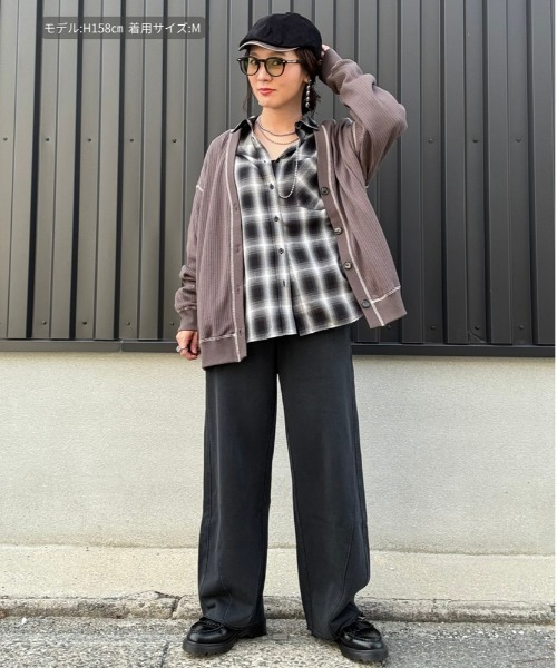 Right-on（ライトオン）の「【HONEYSUCKLE ROSE】【限定展開】カットカーディガン(体型カバー / 気軽に着られる / 洗濯〇)（カーディガン/ボレロ・レディース・ダークグレー/ブラック/キナリ・M/L）」の11枚目の写真