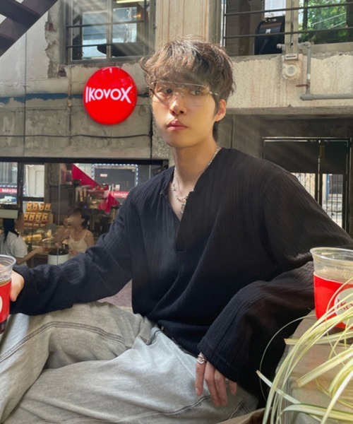 CERCA(チェルカ)の「【NOWLE】ワッフル テクスチャー ヘンリーネック 長袖Tシャツ(Tシャツ/カットソー・メンズ・ブラック・LARGE/MEDIUM)」の1枚目の写真