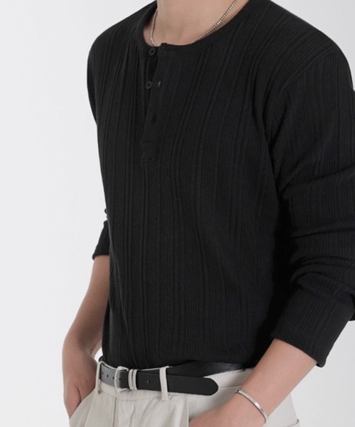 CERCA(チェルカ)の「【NOWLE】ワッフル テクスチャー ヘンリーネック 長袖Tシャツ(Tシャツ/カットソー・メンズ・ブラック・LARGE/MEDIUM)」の3枚目の写真
