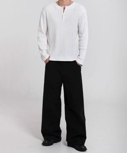 CERCA(チェルカ)の「【NOWLE】ワッフル テクスチャー ヘンリーネック 長袖Tシャツ(Tシャツ/カットソー・メンズ・ブラック・LARGE/MEDIUM)」の11枚目の写真