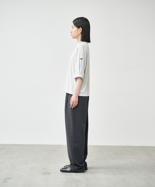 kha:ki（カーキ）の「「KHA:KI / カーキ」ソフトモックネック トップ（Tシャツ/カットソー・レディース・グレー/チャコールグレー/ライトイエロー/ホワイト・1）」の20枚目の写真