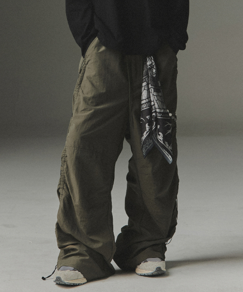 NOT4NERD(ノットフォーナード)の「Side Shirred Nylon Pants - Khaki(スウェットパンツ・レディース・その他・MEDIUM/LARGE/X-LARGE)」の1枚目の写真