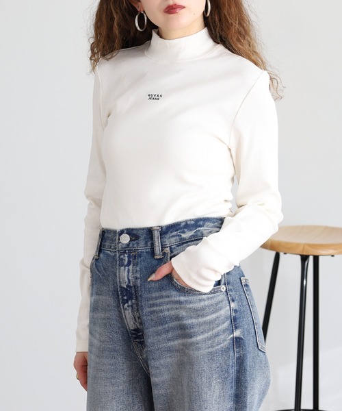 GUESS JEANS（ゲスジーンズ）の「GUESS JEANS タートルネック セーター（ニット/セーター・レディース・オフホワイト/ブラック・S/M/L/XS）」の7枚目の写真