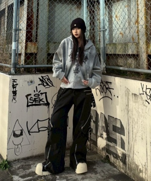 KsG（ケーエスジー）の「マルチデザインカーゴデニム（カーゴパンツ・レディース・ブラック・X-LARGE/LARGE/SMALL/MEDIUM）」の3枚目の写真