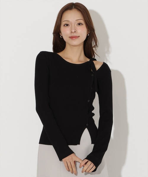 AND COUTURE(アンドクチュール)の「アシメリボンスリットプルオーバー(ニット/セーター・レディース・ホワイト/ピンク/ブラック/モカ/サックスブルー・FREE)」の3枚目の写真