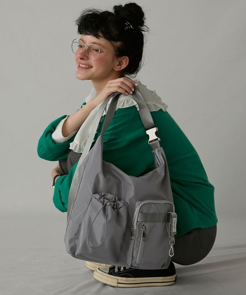 BONLECILL Marche（ボンルシールマルシェ）の「【BONLECILL Marche】マルチポケットユーティリティショルダーバッグ（ショルダーバッグ・レディース・グレー/アイボリー/ブラック・FREE）」の3枚目の写真