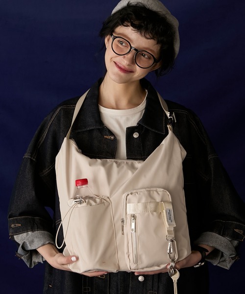 BONLECILL Marche（ボンルシールマルシェ）の「【BONLECILL Marche】マルチポケットユーティリティショルダーバッグ（ショルダーバッグ・レディース・グレー/アイボリー/ブラック・FREE）」の6枚目の写真