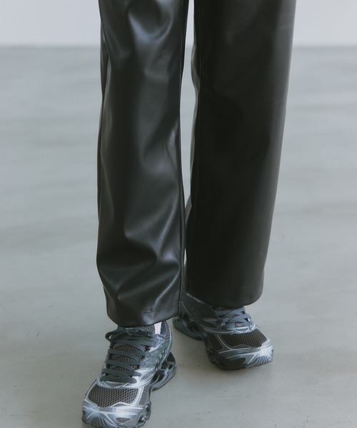 MAISON CLUB（メゾンクラブ）の「【MAISON CLUB】Super Soft PU Leather Track Pants / スーパーソフトPUレザートラックパンツ（その他パンツ・メンズ・ブラック/グレー/ブラウン・L/M）」の21枚目の写真