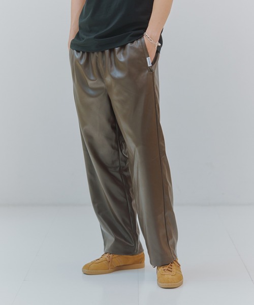 MAISON CLUB（メゾンクラブ）の「【MAISON CLUB】Super Soft PU Leather Track Pants / スーパーソフトPUレザートラックパンツ（その他パンツ・メンズ・ブラック/グレー/ブラウン・L/M）」の14枚目の写真