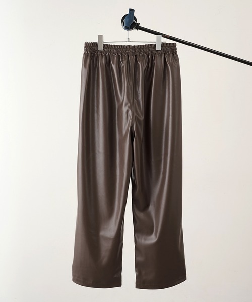 MAISON CLUB（メゾンクラブ）の「【MAISON CLUB】Super Soft PU Leather Track Pants / スーパーソフトPUレザートラックパンツ（その他パンツ・メンズ・ブラック/グレー/ブラウン・L/M）」の9枚目の写真